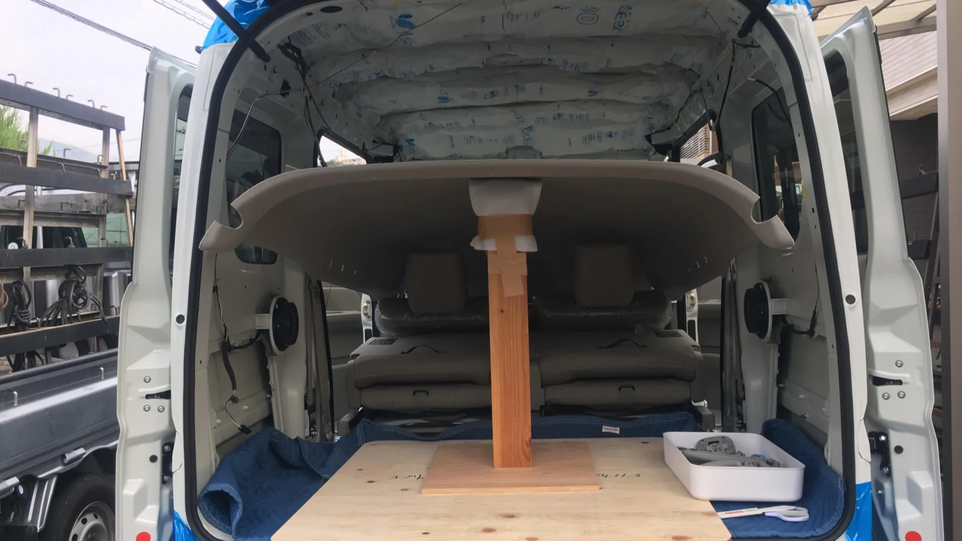 ルーフ防音断熱作業風景①