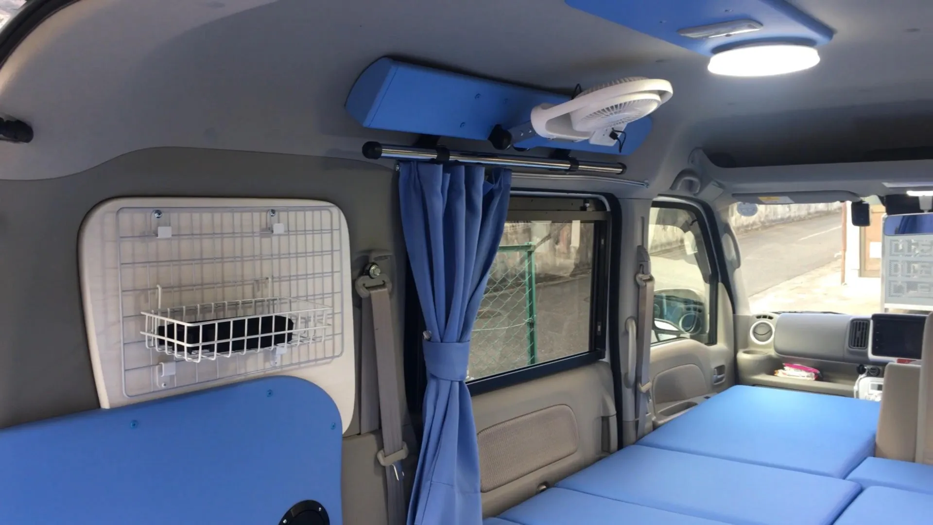 換気扇とロール網戸①